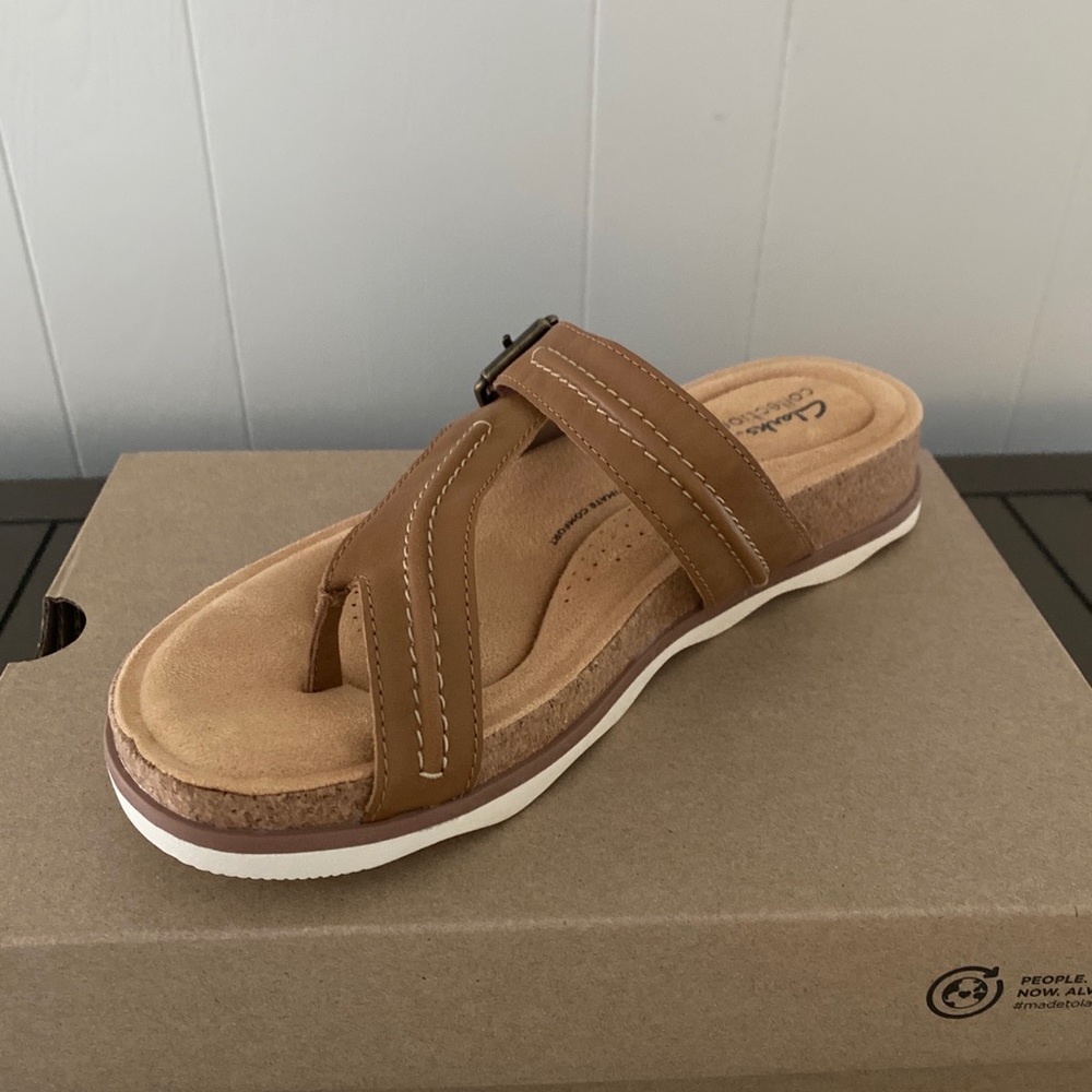 Clarks Brynn Madi Flat Sandal, Women's Size 10 M, Light Tan Leather MSRP $85
